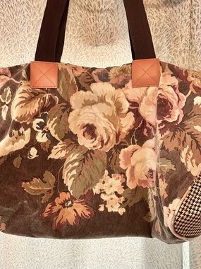 Floral Canvas Duffle Bag in Brown and Pink